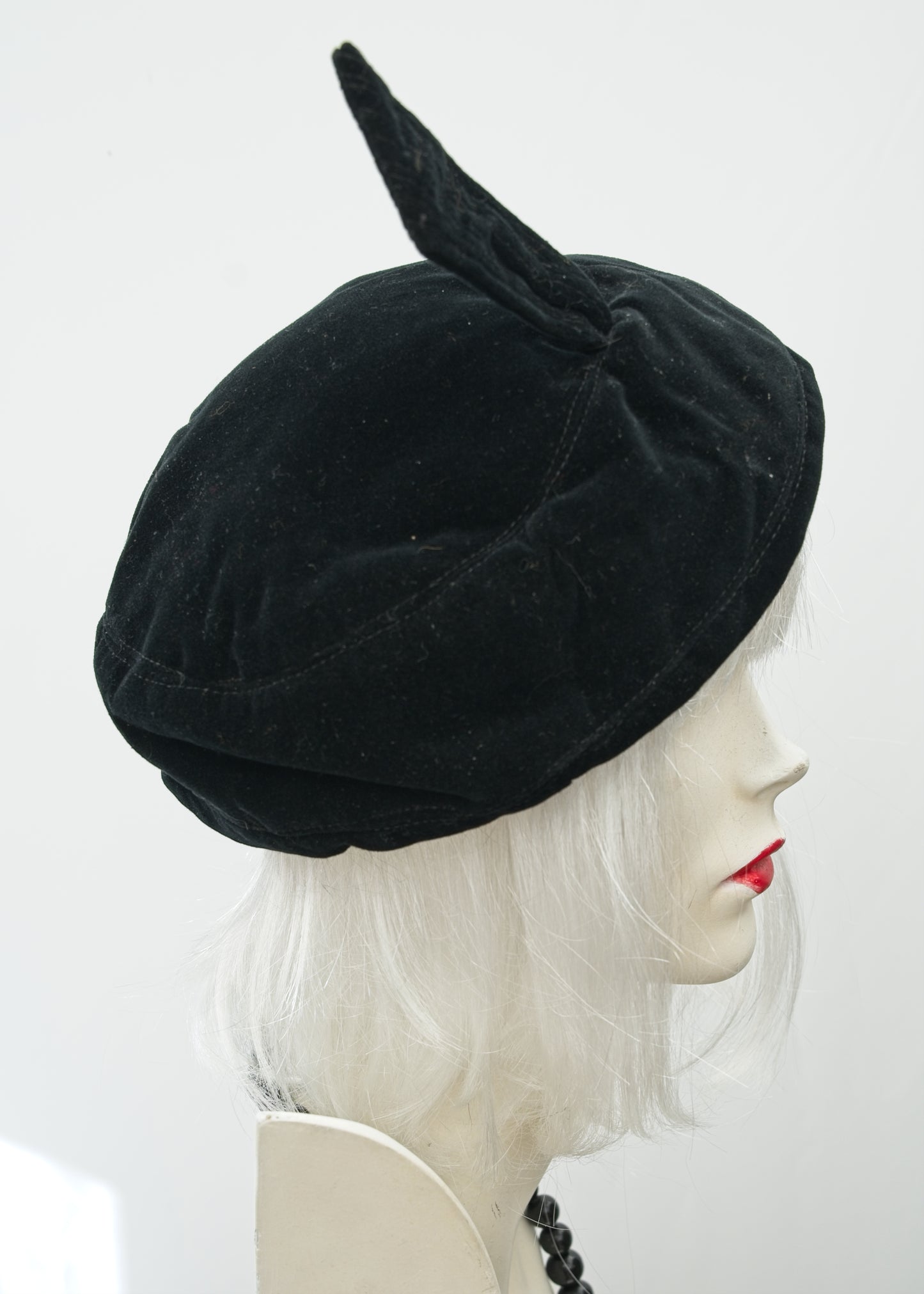 Vintage 50s 60s Black Velvet Beret Hat • Tilt Hat