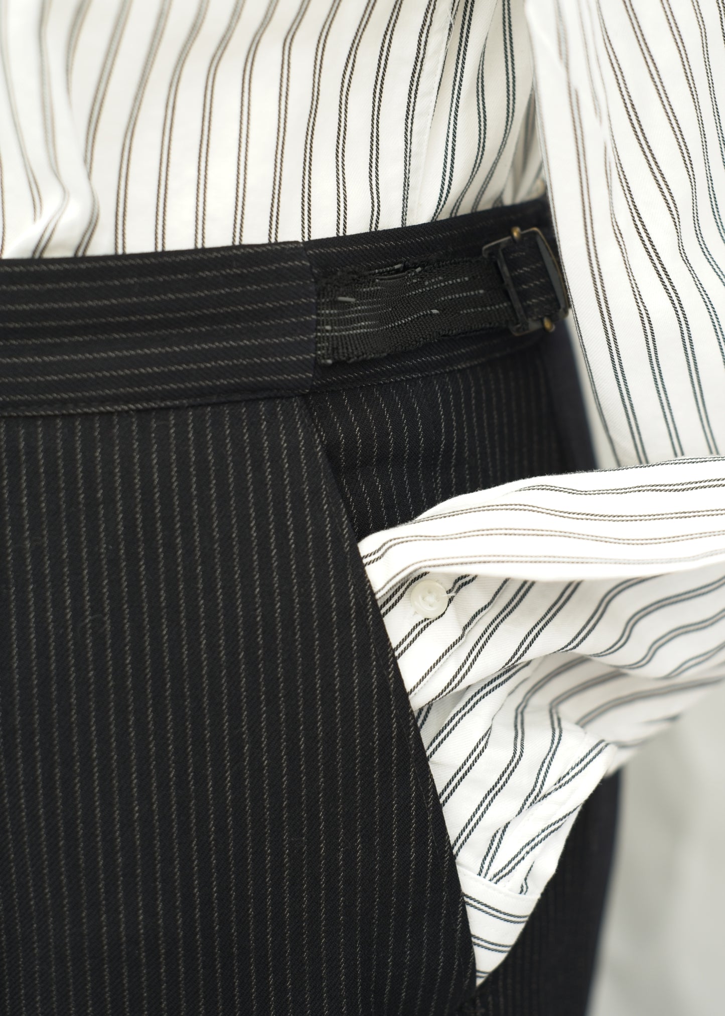 Men's Vintage 60s Black Pinstripe 2 Piece Suit • 40" • Sumrie