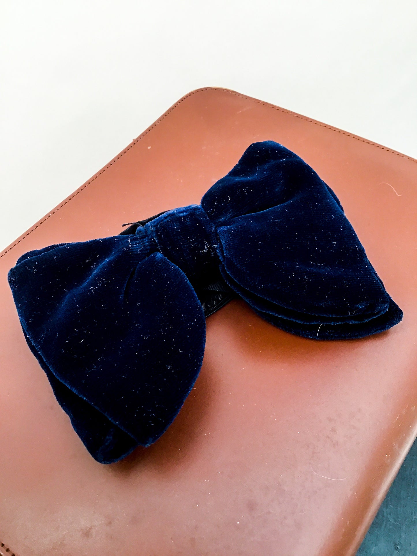 1970s Vintage Blue Velvet Butterfly Bow Tie • Louis Phillipe