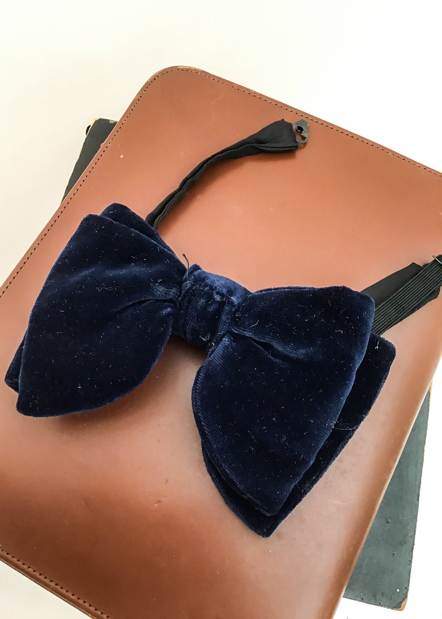 1970s Vintage Blue Velvet Butterfly Bow Tie • Louis Phillipe