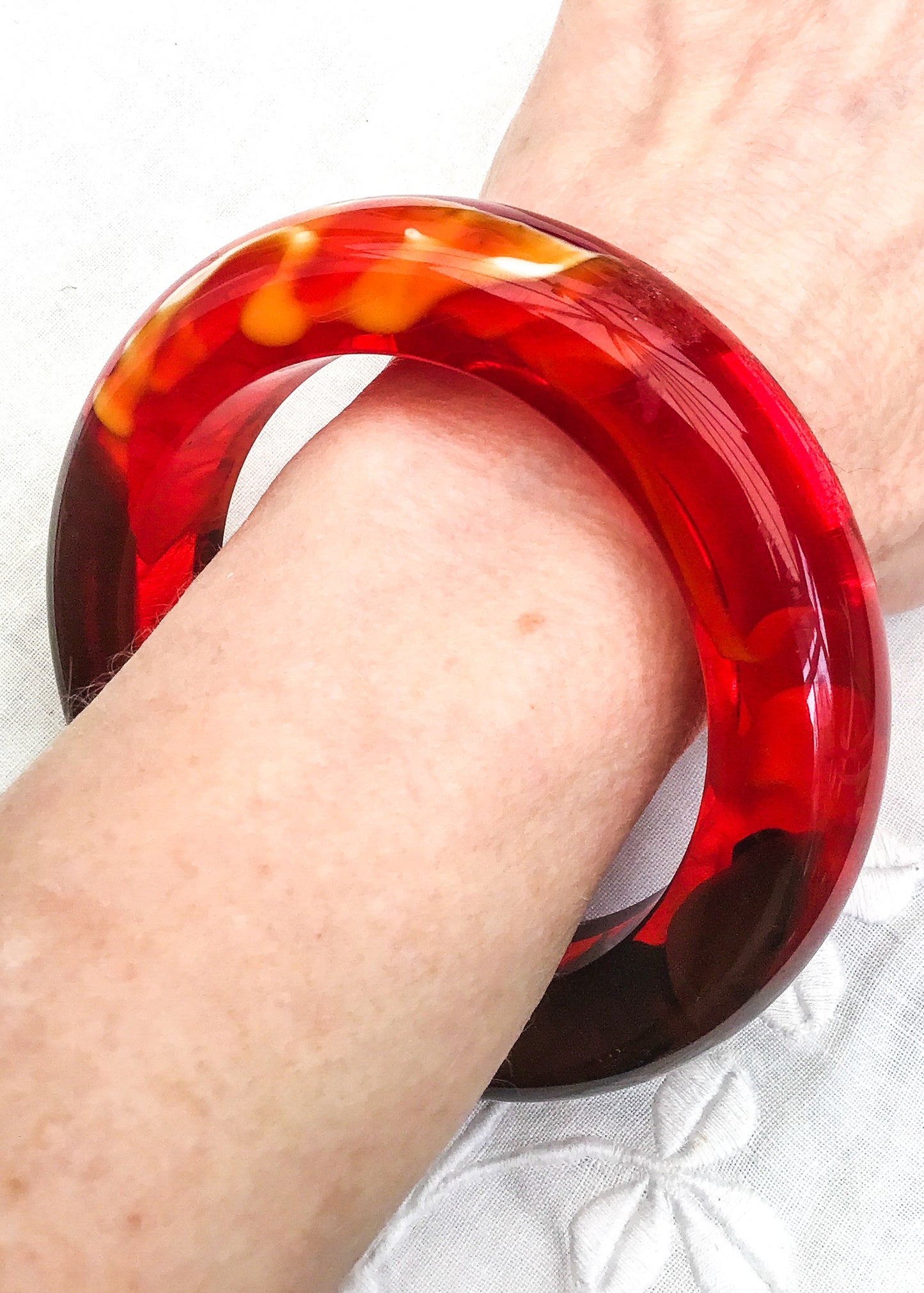 Retro Flame Red Swirly Resin Bangle