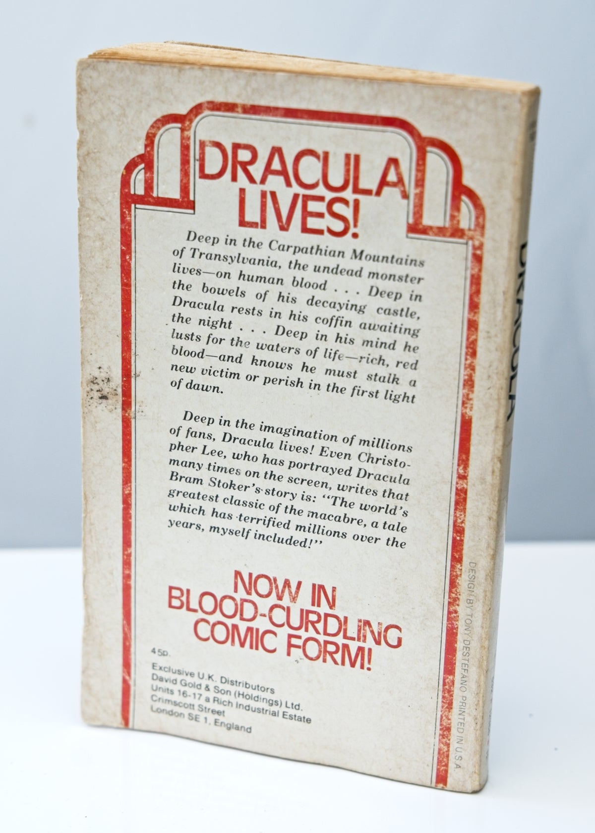 Christopher Lee Introduces The Illustrated Dracula • Manor Books, 1975