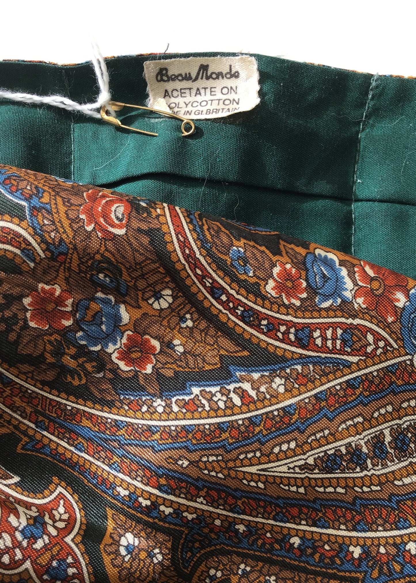Vintage Green Paisley Cravat with Green Lining