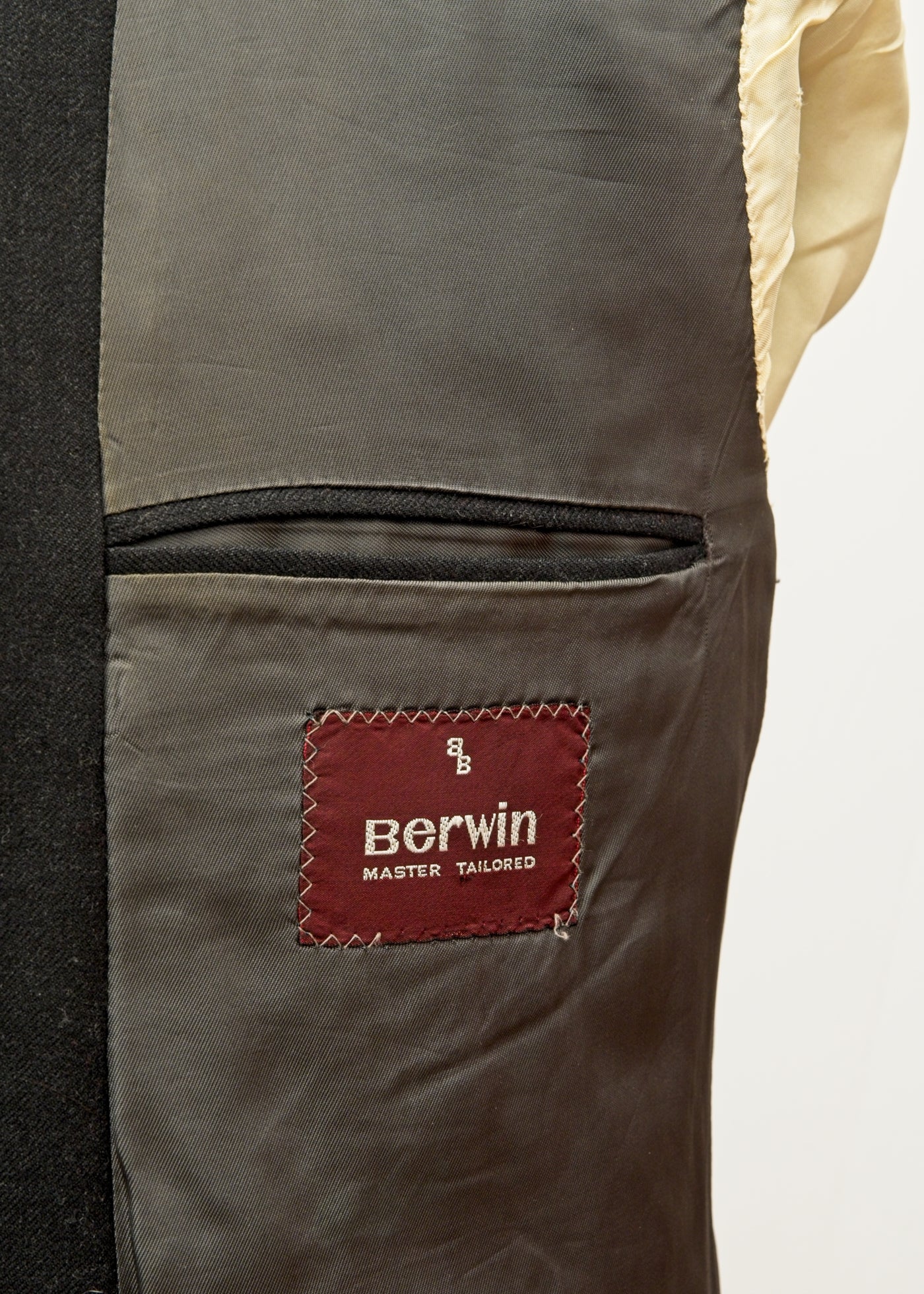 1960s Men's Vintage Charcoal Grey 3 Piece Suit • Berwin 44”