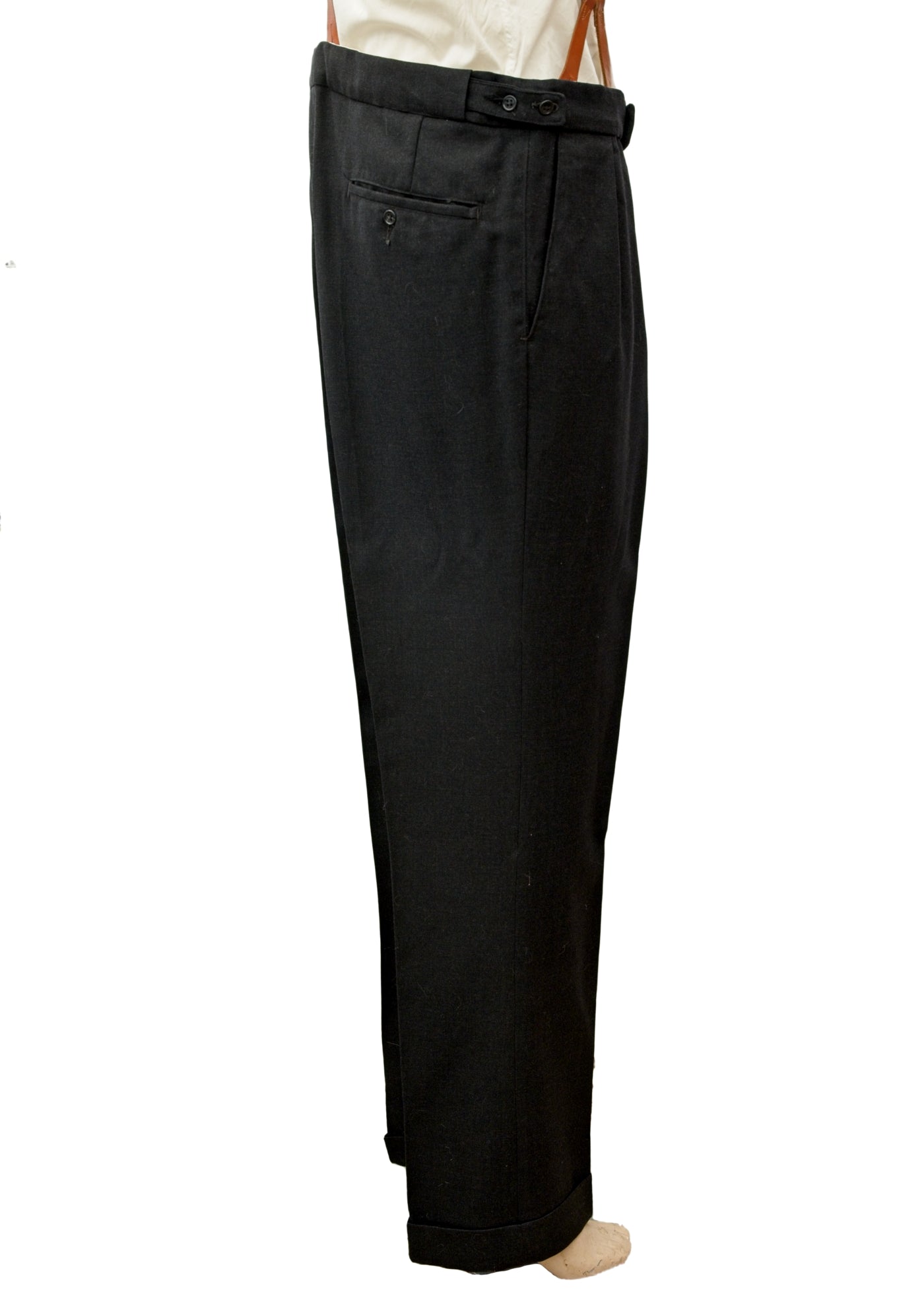 1960s Men's Vintage Charcoal Grey 3 Piece Suit • Berwin 44”