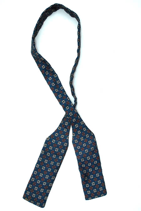 Vintage 40s Blue Crepe Batwing Self Tie Bow Tie