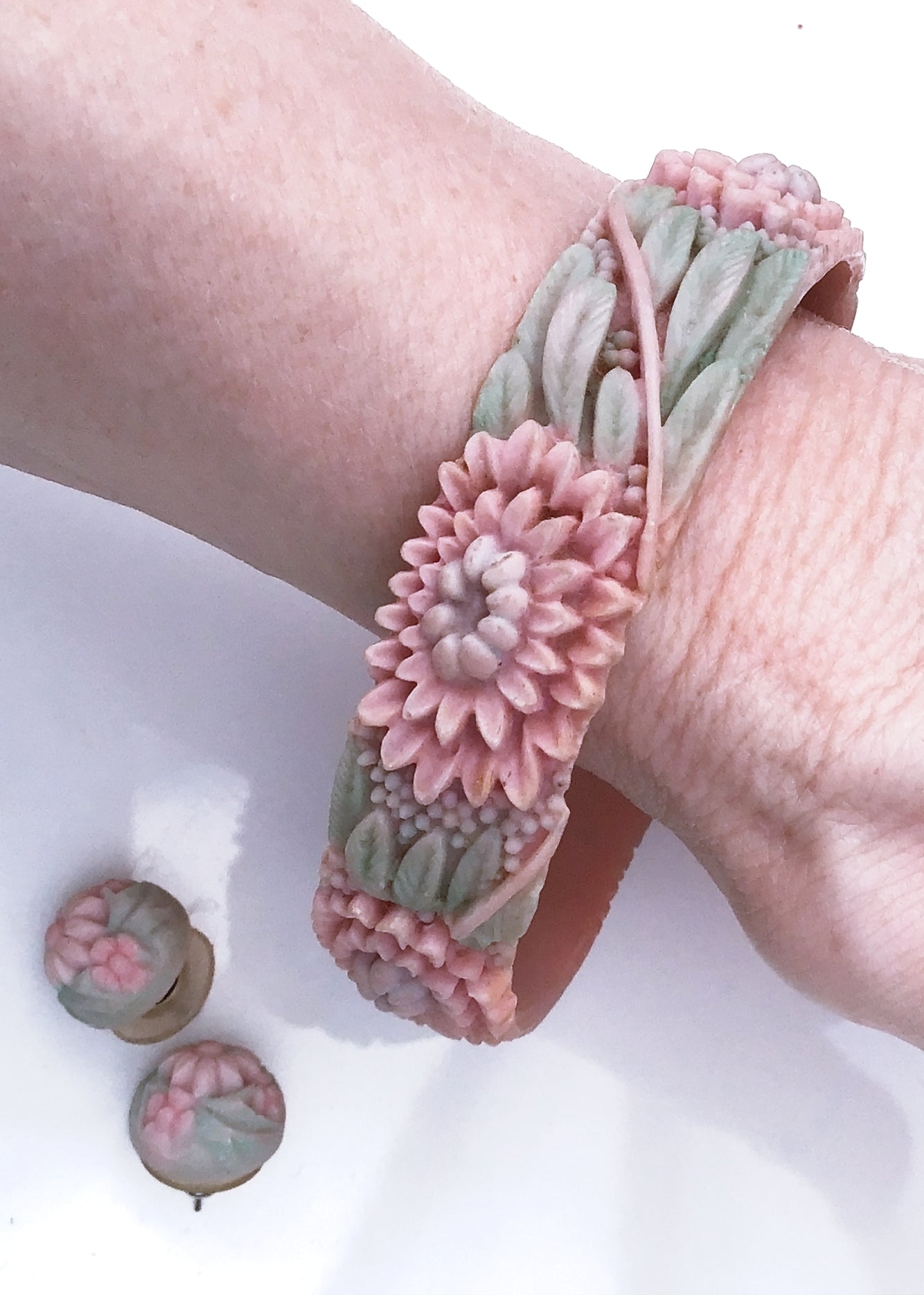 Retro Floral Carved Resin Bangle • Pink and Green