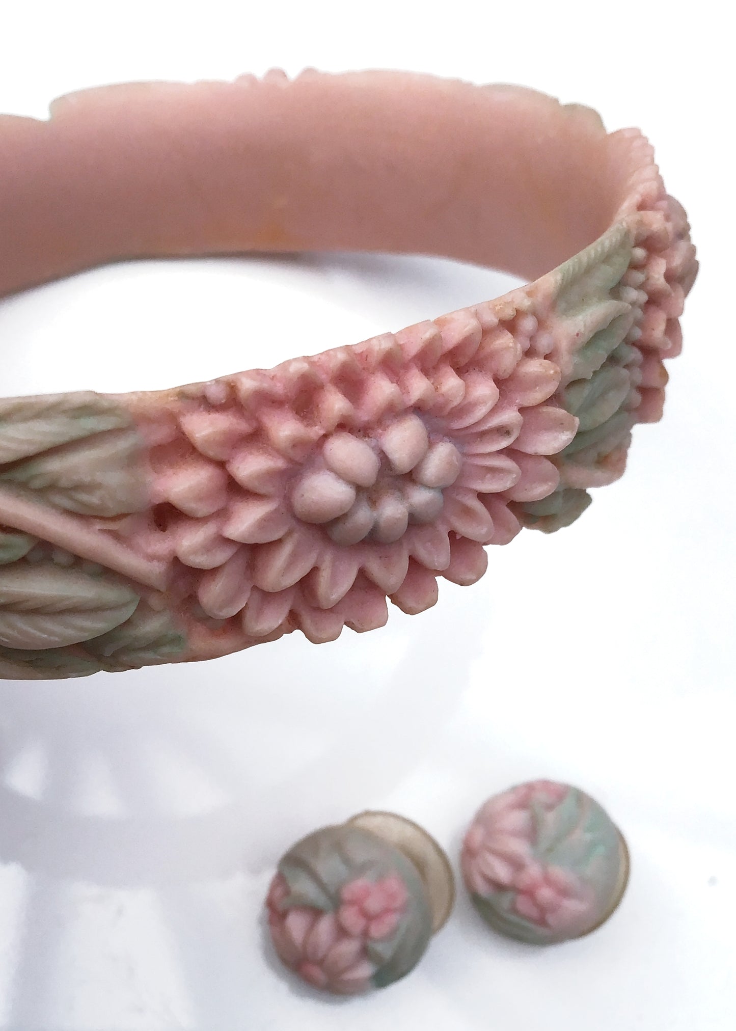 Retro Floral Carved Resin Bangle • Pink and Green