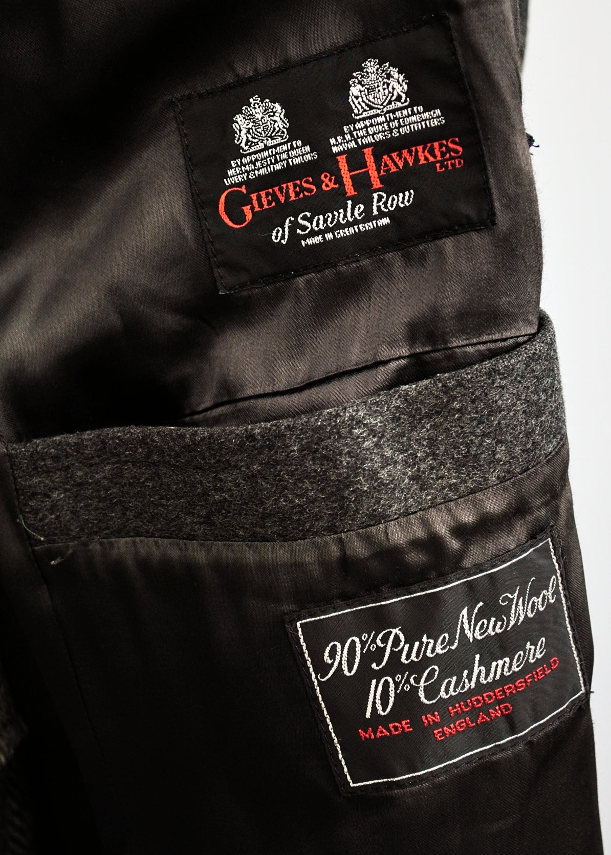 90% pure new wool, 10% cashmere