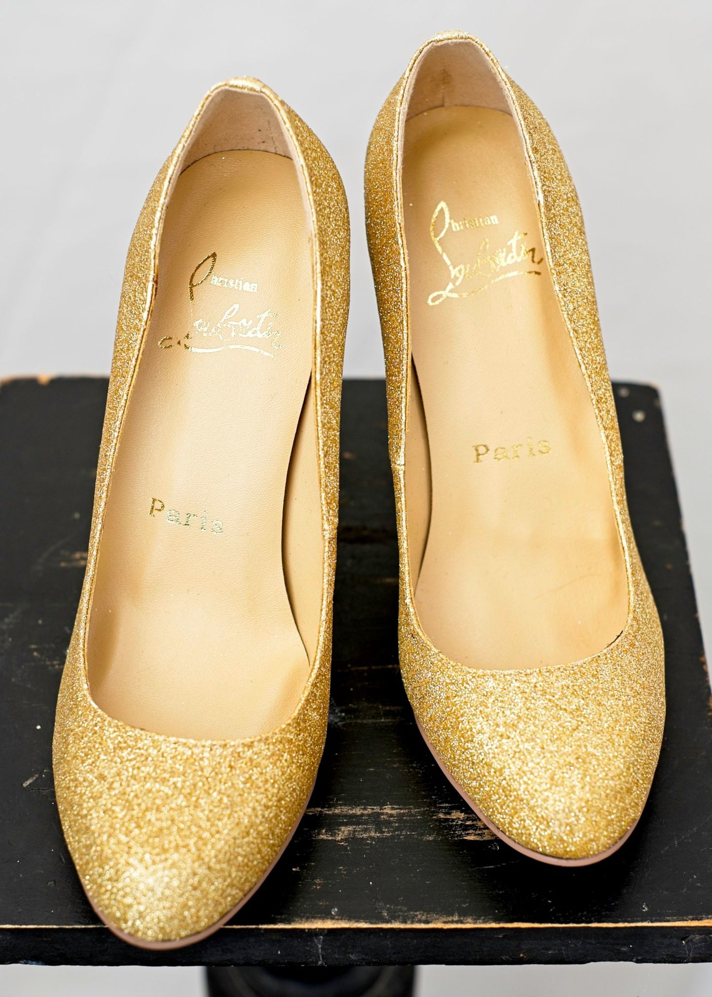 Fabulous Gold Glitter Fifi Pumps Louboutin Shoes • Size 37