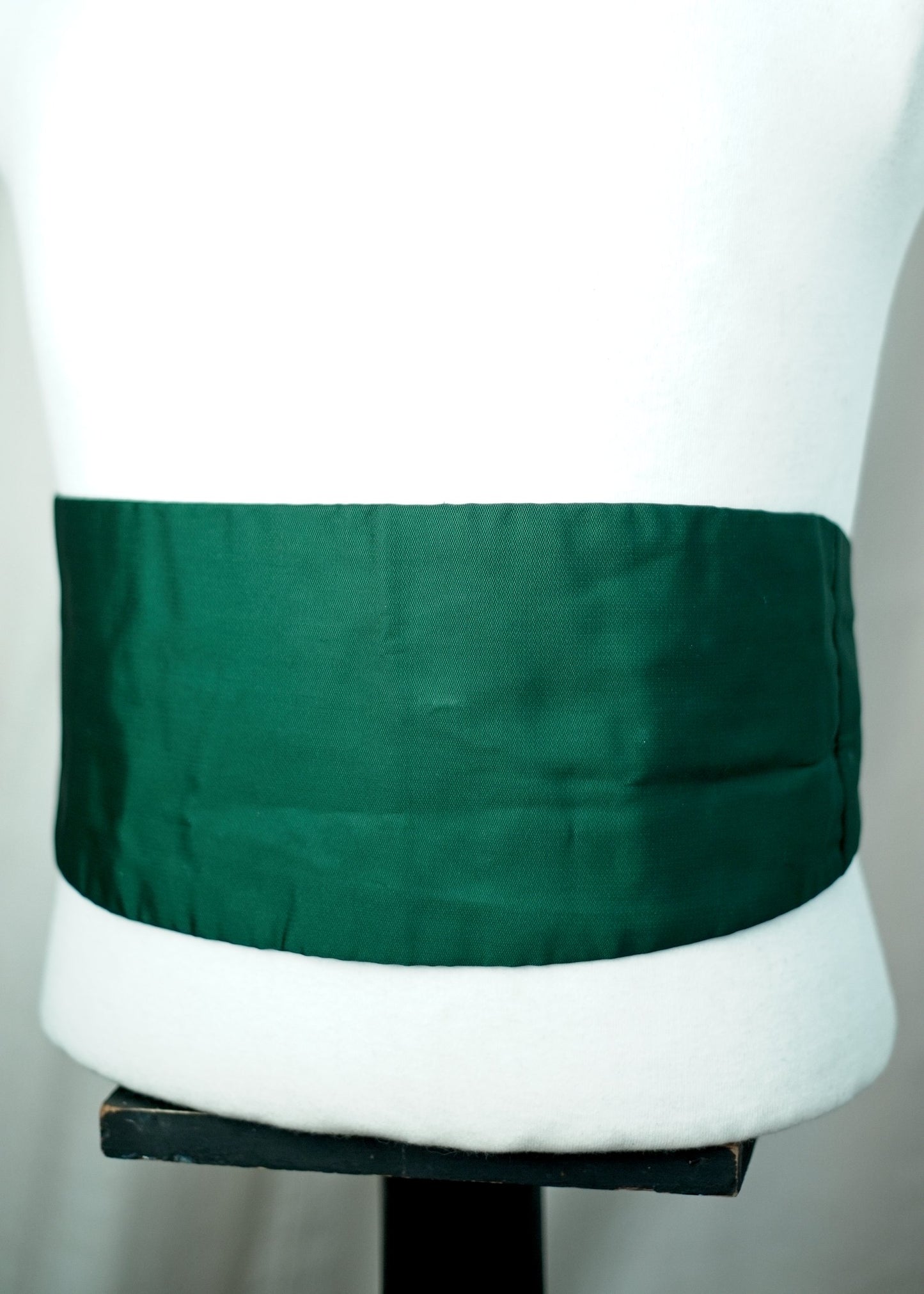 1970s Vintage Moss Bros Emerald Green Adjustable Cummerbund