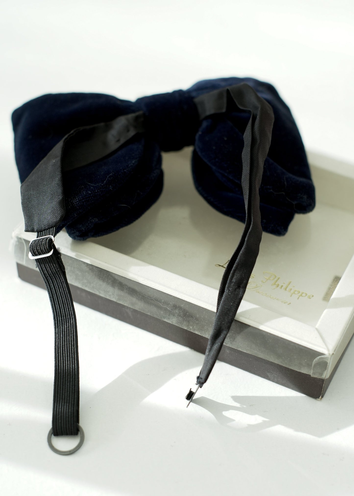 1970s Vintage Blue Velvet Butterfly Bow Tie • Louis Phillipe