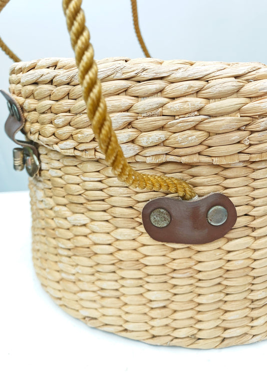Vintage 60s Raffia Round Basket Bag • Straw