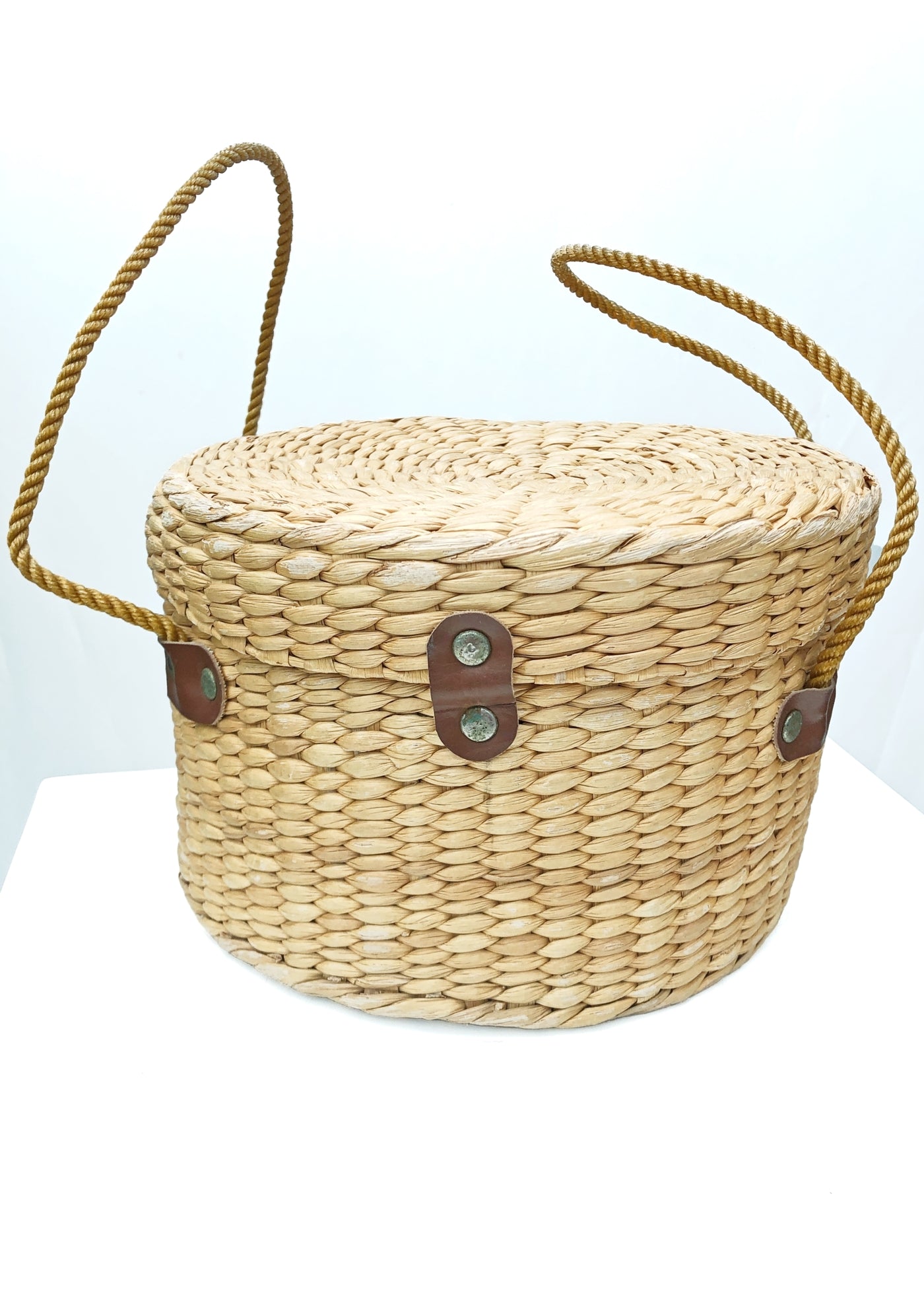 Vintage 60s Raffia Round Basket Bag • Straw