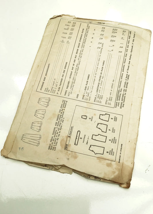 1940s Vintage Simplicity #2819 Dressmaking Pattern • Shorts & Pedal Pushers 23"