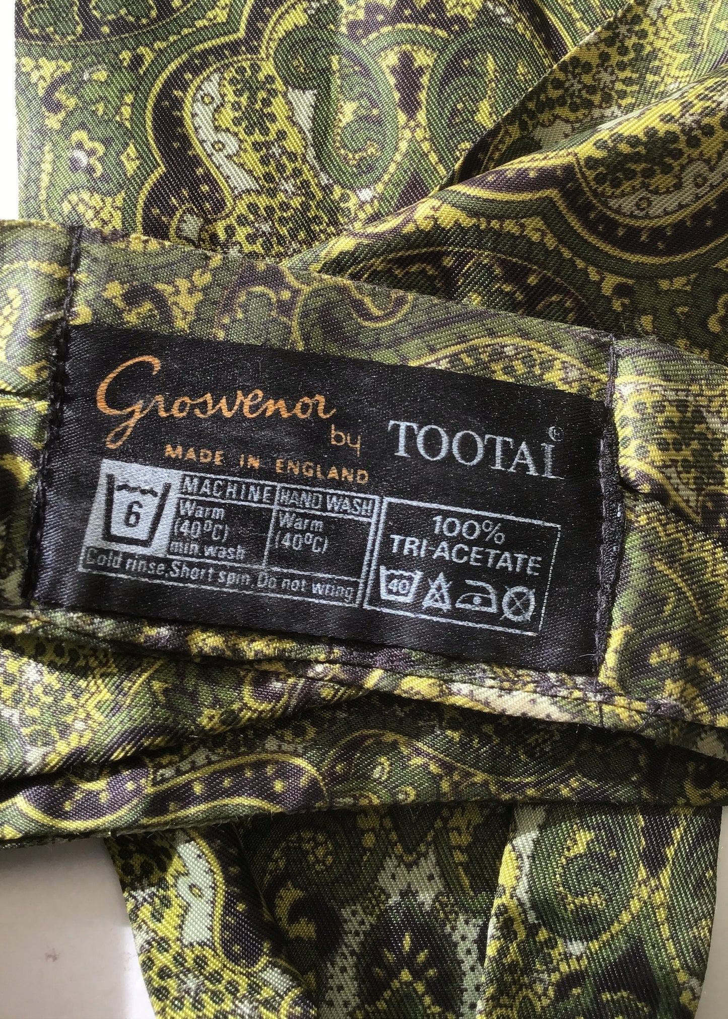 Vintage Green Grosvenor Tootal Cravat • Tri Acetate