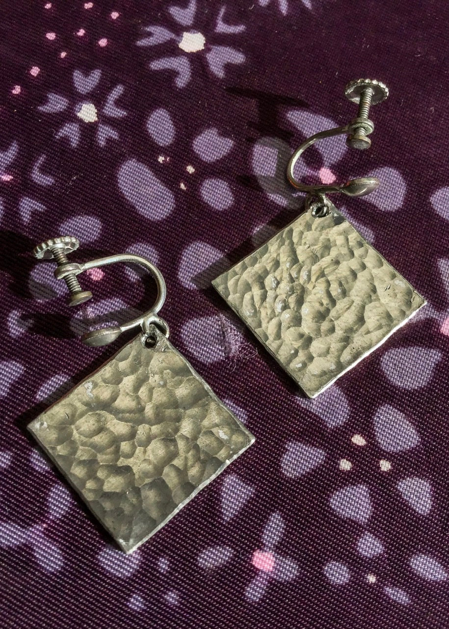 vintage 40s scandi modernist hammered silver metal screw back earrings
