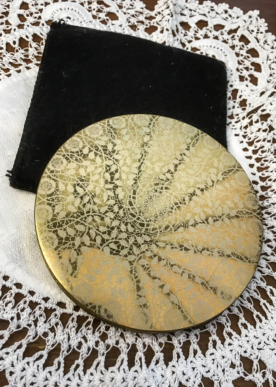 Collectable vintage 60s Vogue Vanities ladies powder compact case