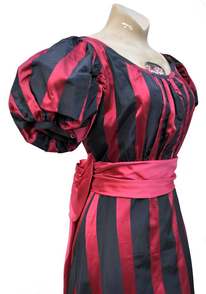 ultimate in 30s deco glamour fashion