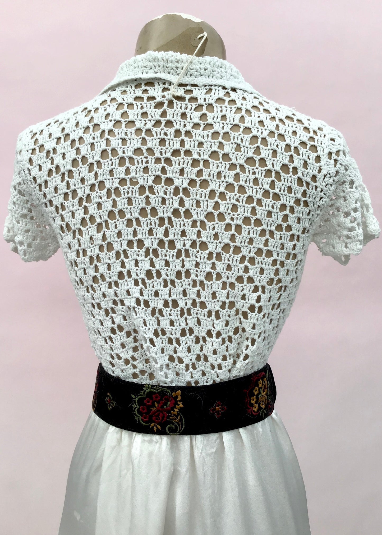 1970s Vintage White Crochet Short Sleeve Top