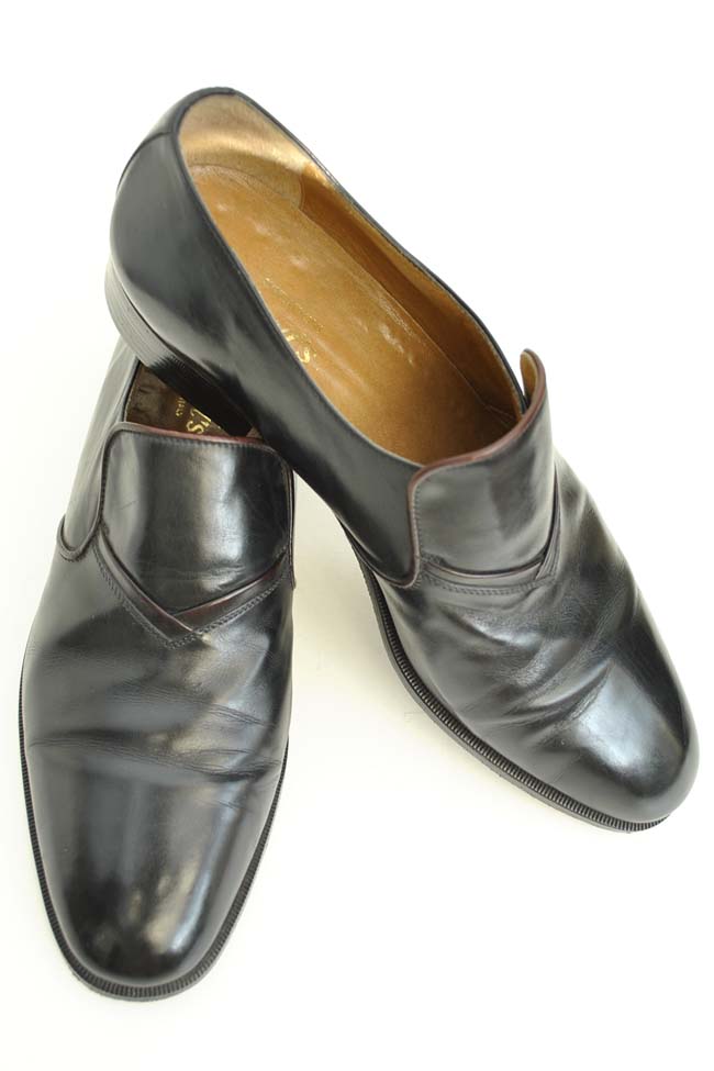 1970s Vintage Men's Black Leather Mod Loafers Slip on Dress Shoes • Size 41.5