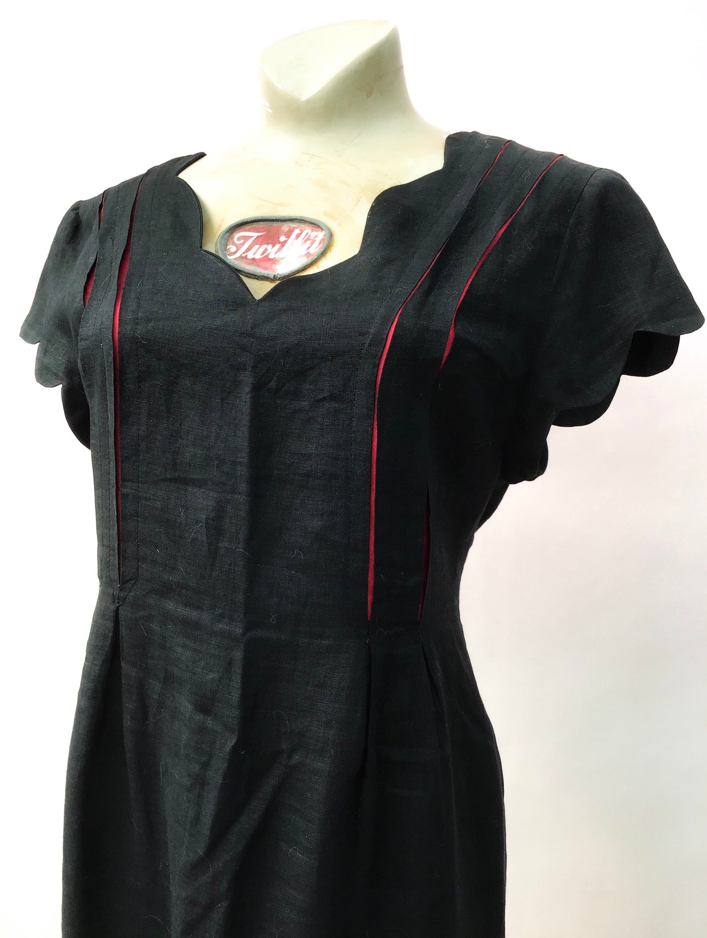 1980s Black & Red Linen Vogue Wiggle Shift Dress