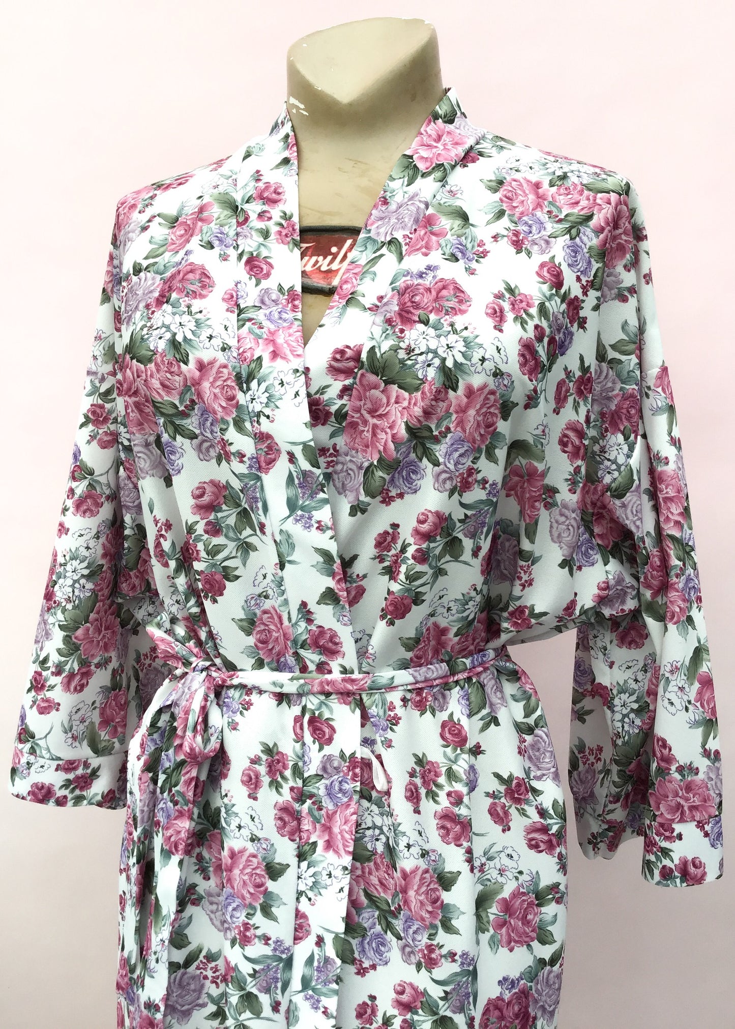 1960s Vintage Pink Floral Robe Housecoat • Dressing Gown