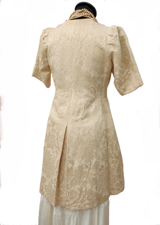 1910s Antique Edwardian Cream Silk Matelassé Brocade Drape Coat