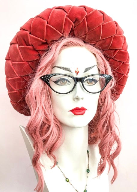 Stunning 1940s Vintage Coral Pink Velvet Vernier Halo Hat