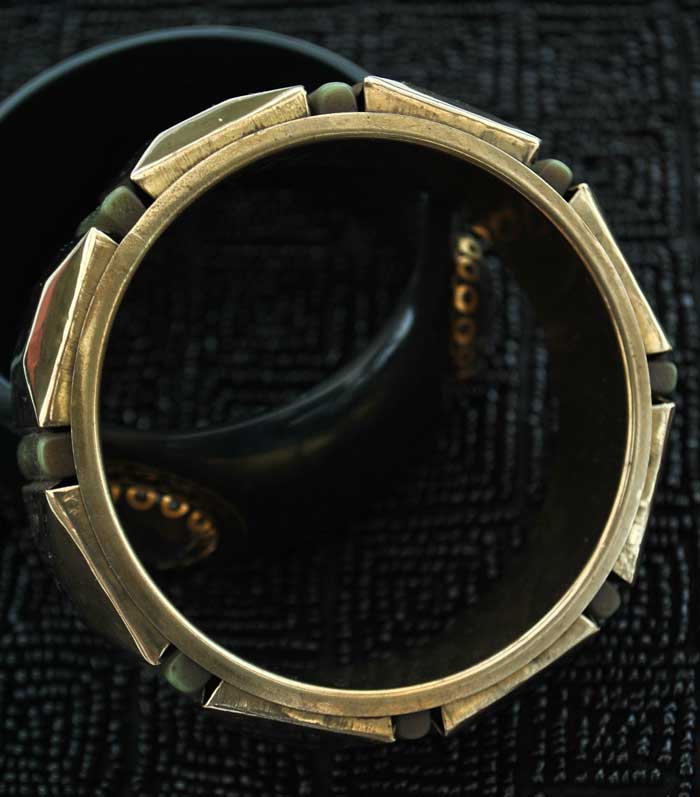 Vintage Deco Style Bangle in Brass and Green Plastic