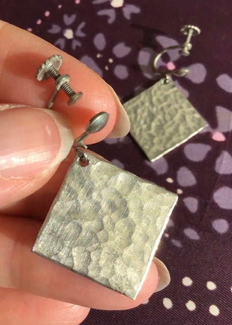 1940s Vintage Modernist Hammered Screw On Dangle Earrings