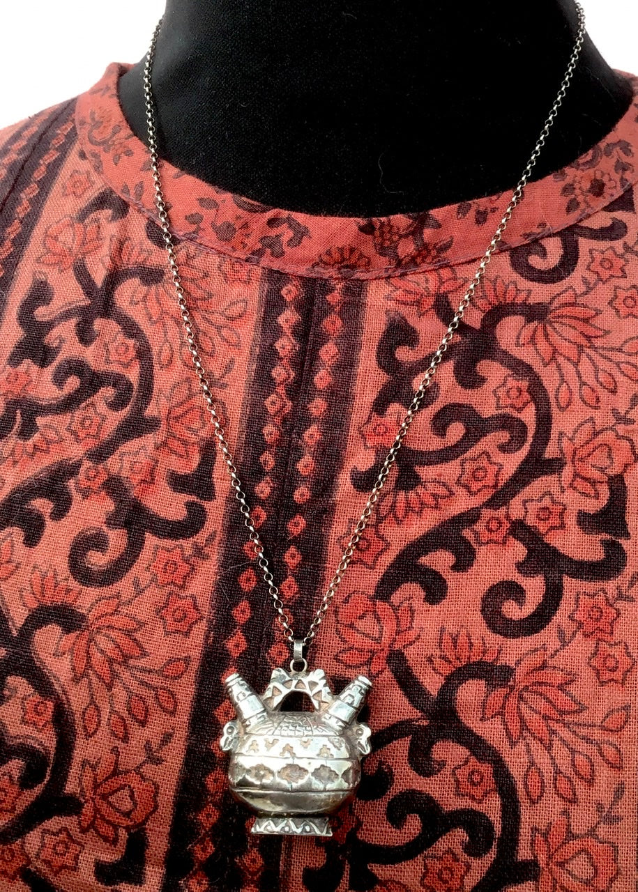 1970s Vintage Silver Nasca Double Spout Vessel Pendant Necklace