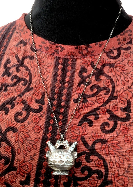 1970s Vintage Silver Nasca Double Spout Vessel Pendant Necklace