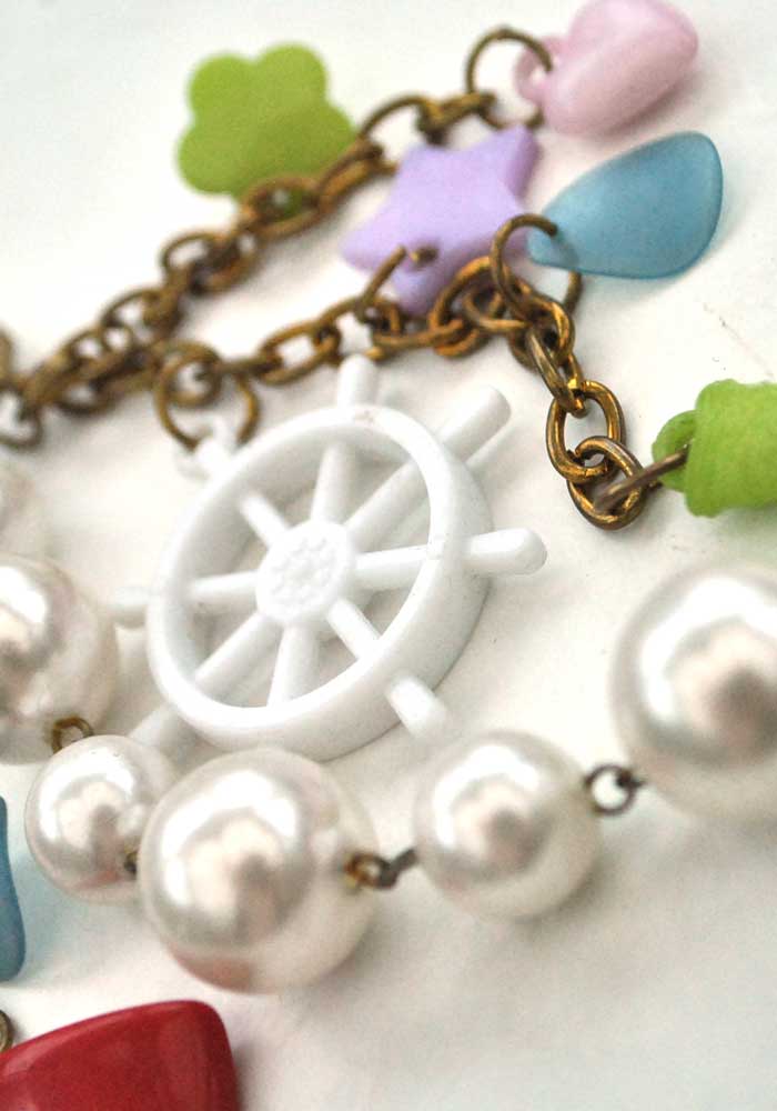 Vintage 60s Plastic Charm Keyring • Ships Wheel • Boot Hearts