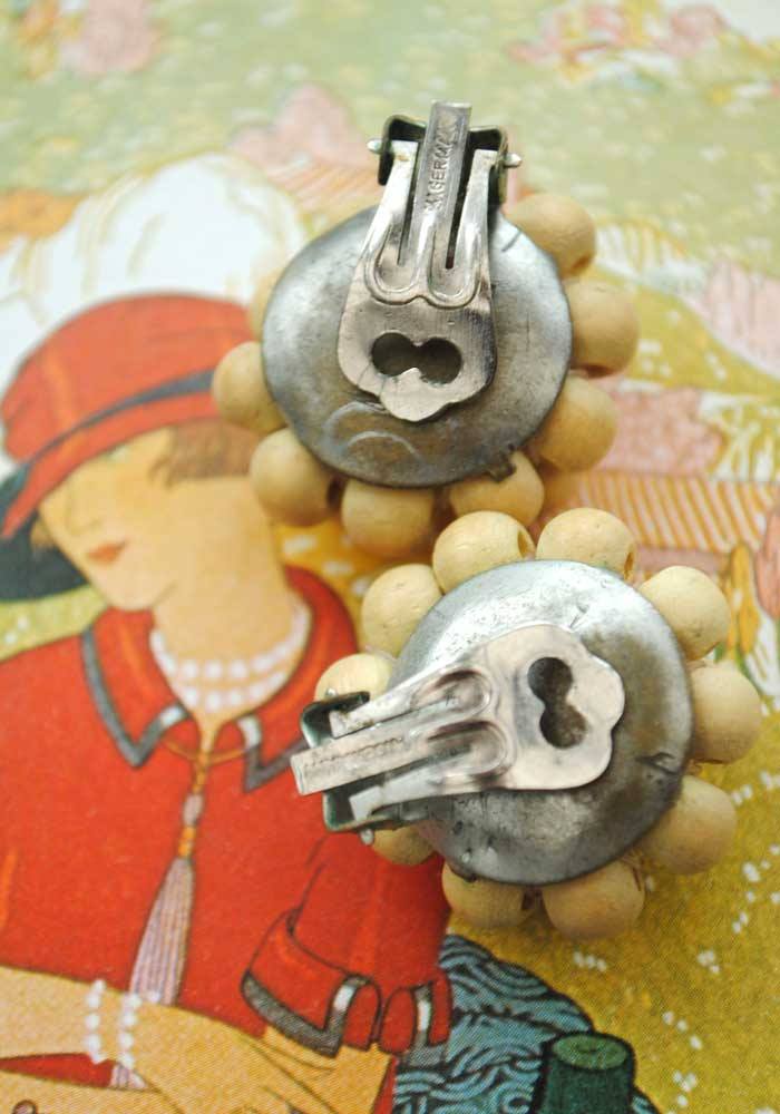 Vintage 40s Yellow Dyed Wooden Bead Cluster Earrings • Clip Ons • Haskell Era