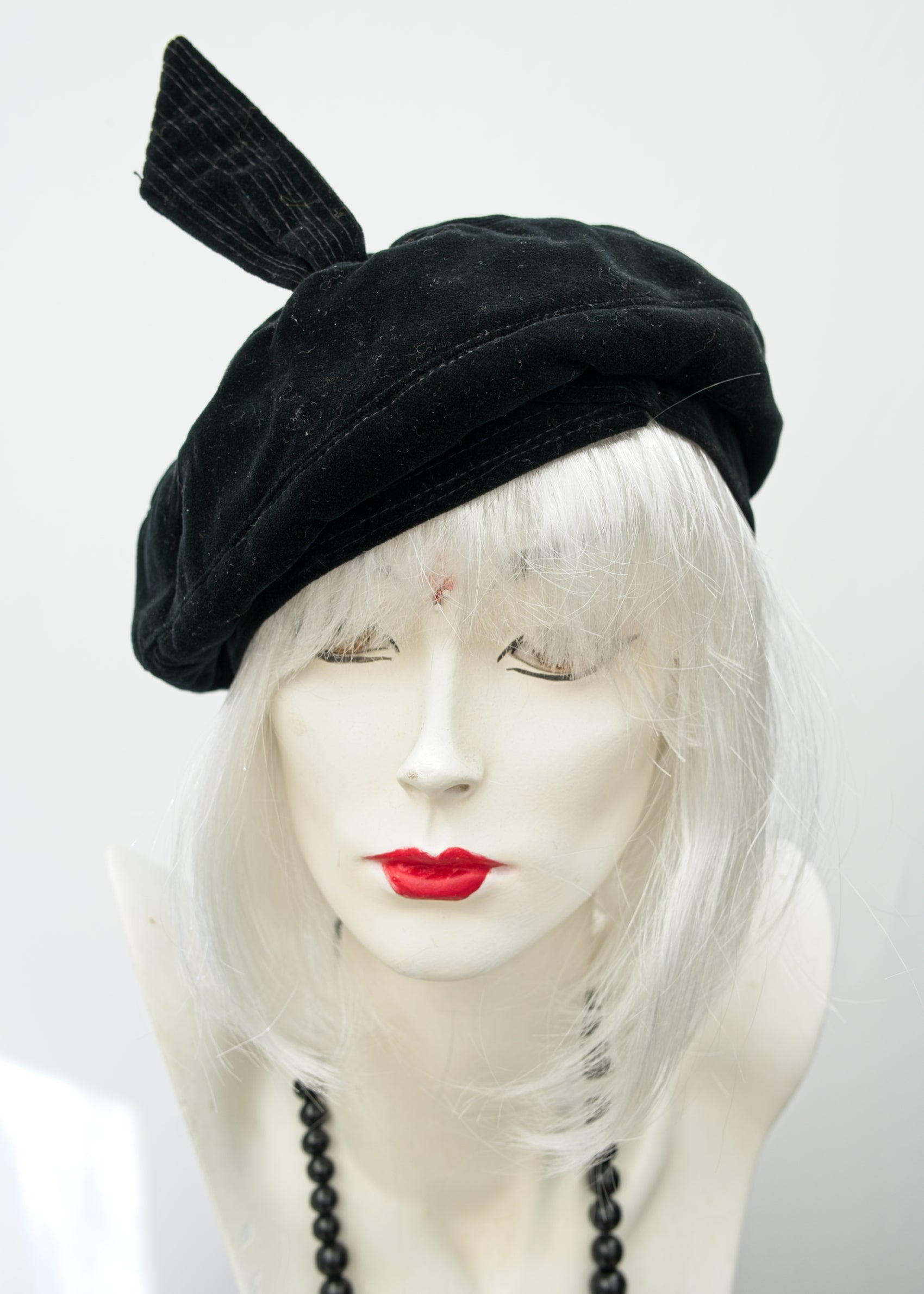 Vintage 50s 60s Black Velvet Beret Hat • Tilt Hat