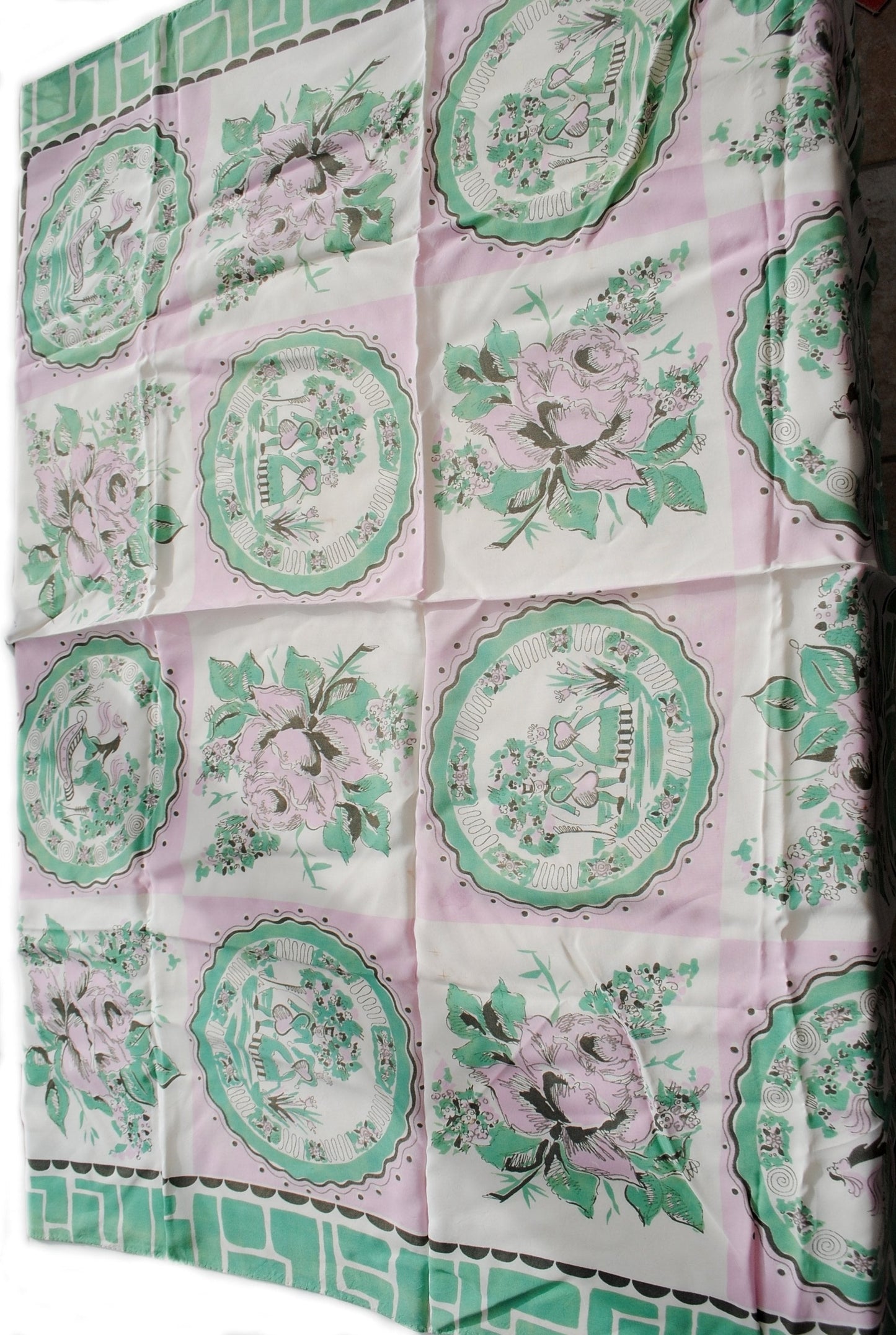 vintage 1930s novelty print scarf shawl in pastel green and pink
