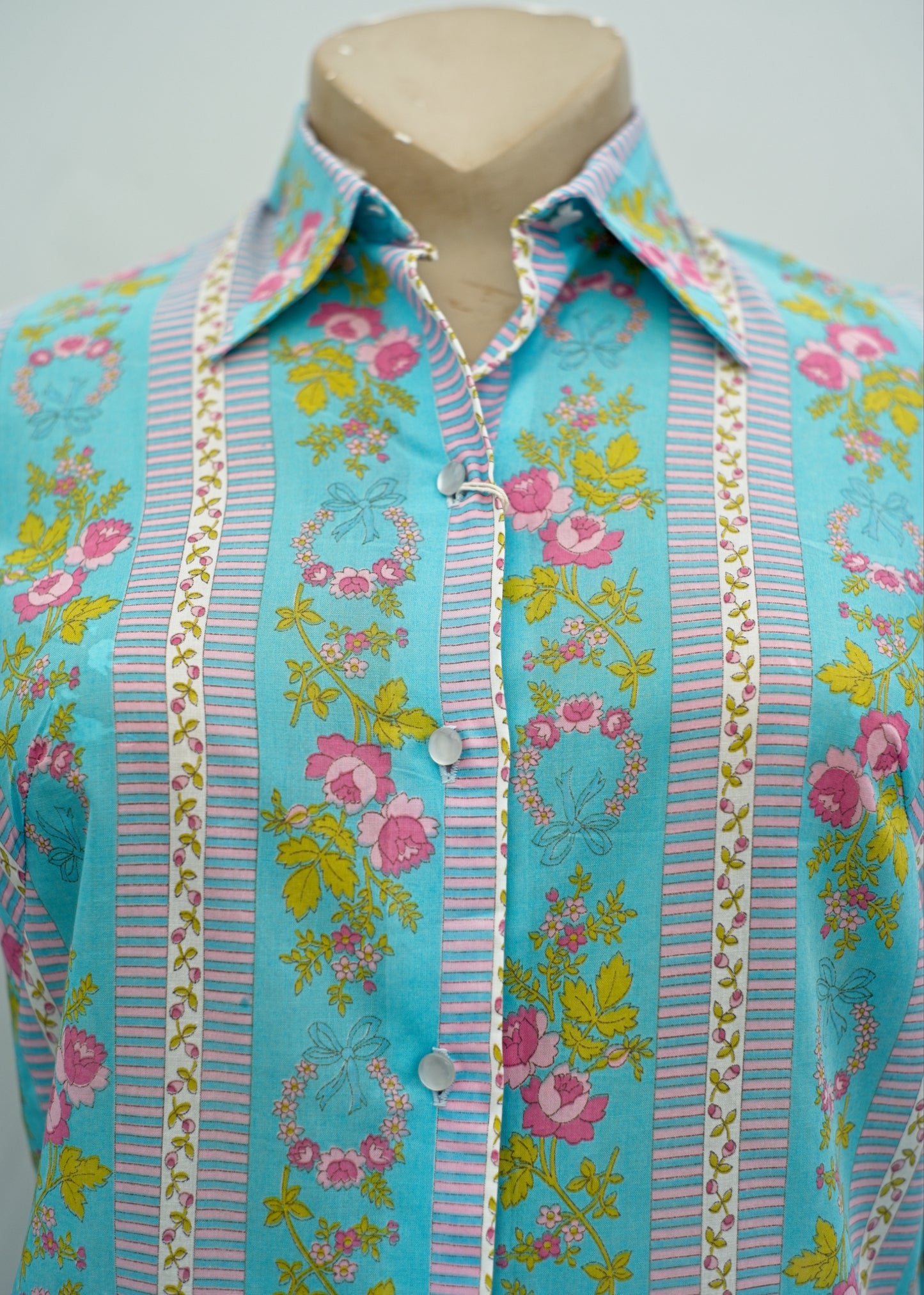 1970s Vintage Turquoise Floral Blouse • Dagger Collar