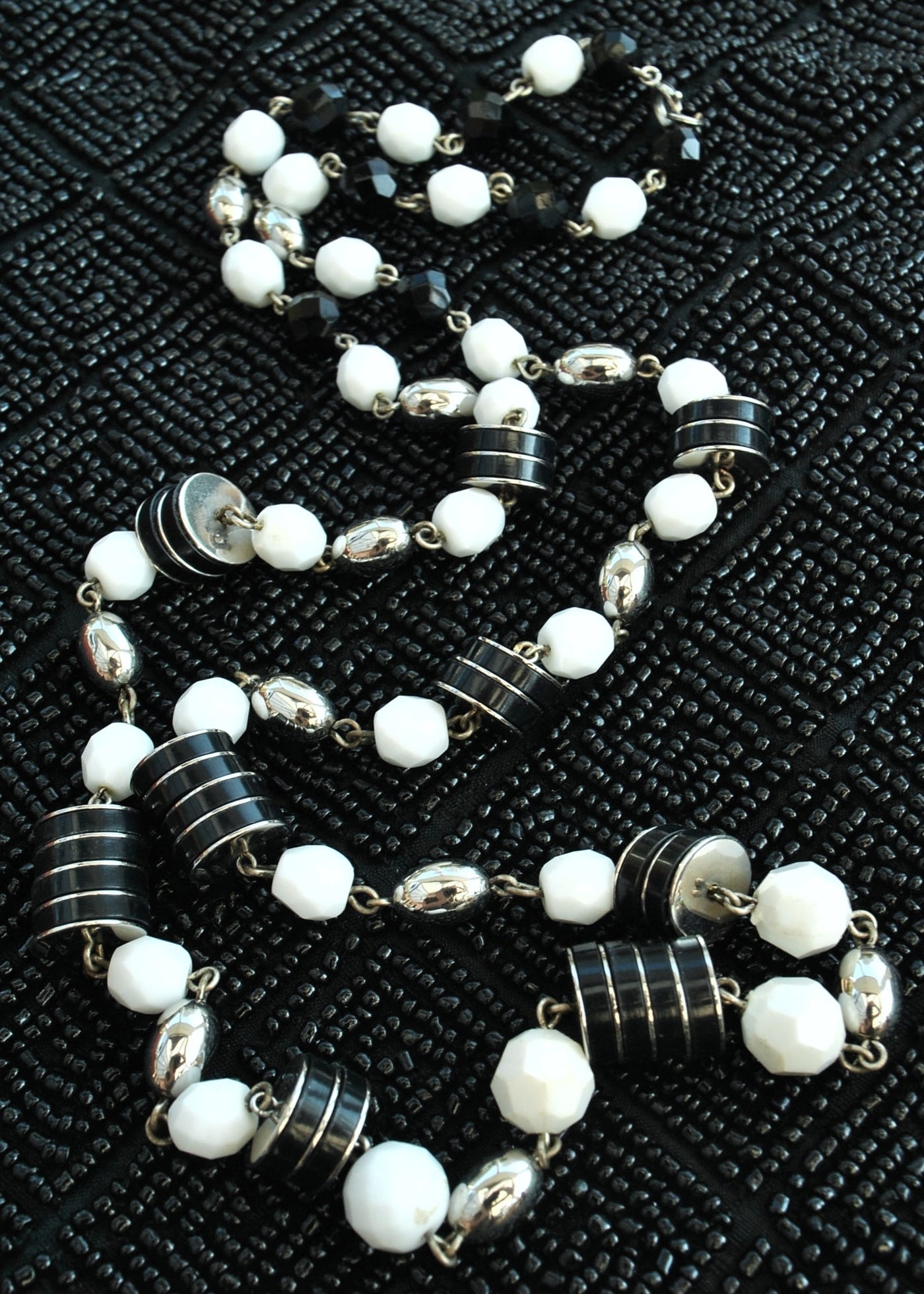 Vintage machine age Monochrome Spinner Disc Bead Flapper Necklace • Modernist
