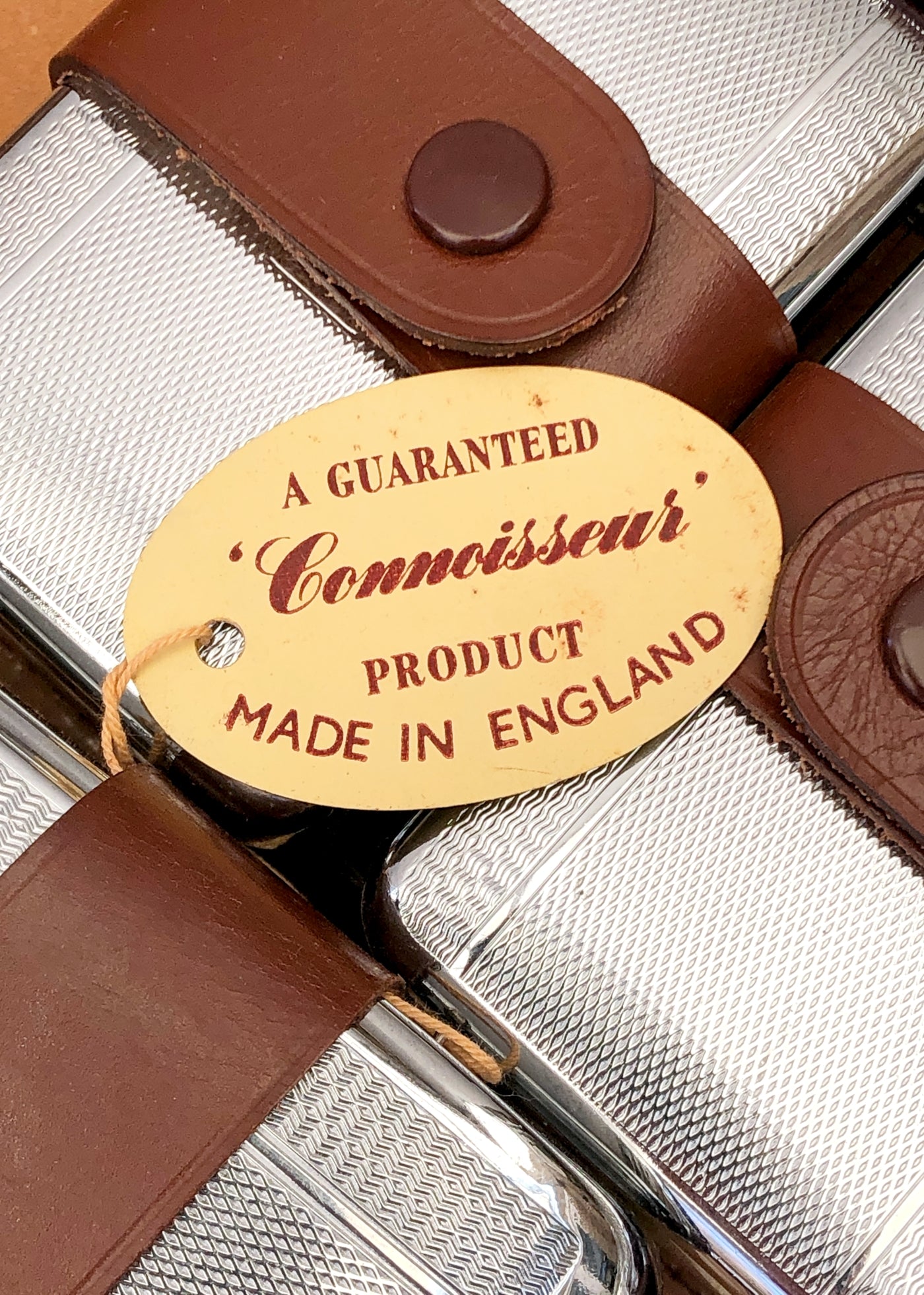 A Guaranteed Connoisseur Product Made in England