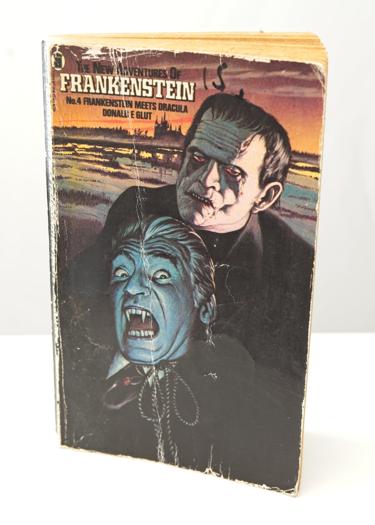 RARE Frankenstein Meets Dracula • Donald F. Glut • NEL 1977 Paperback