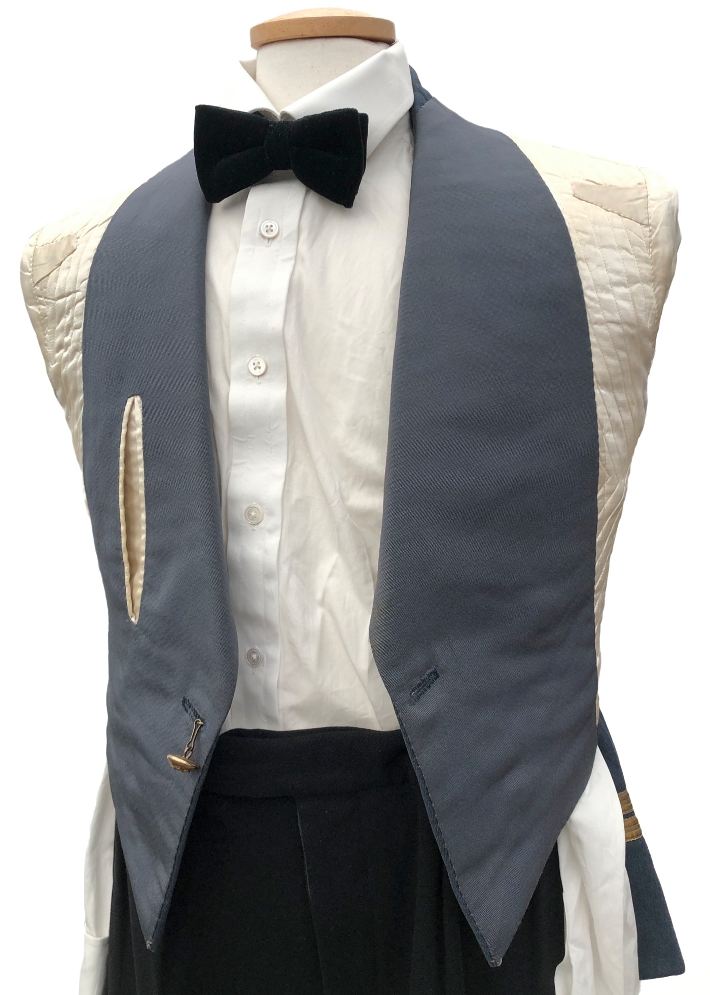 Vintage 60s  Royal Air Force Flight Lieutenant's No.5 RAF Mess Dress Jacket