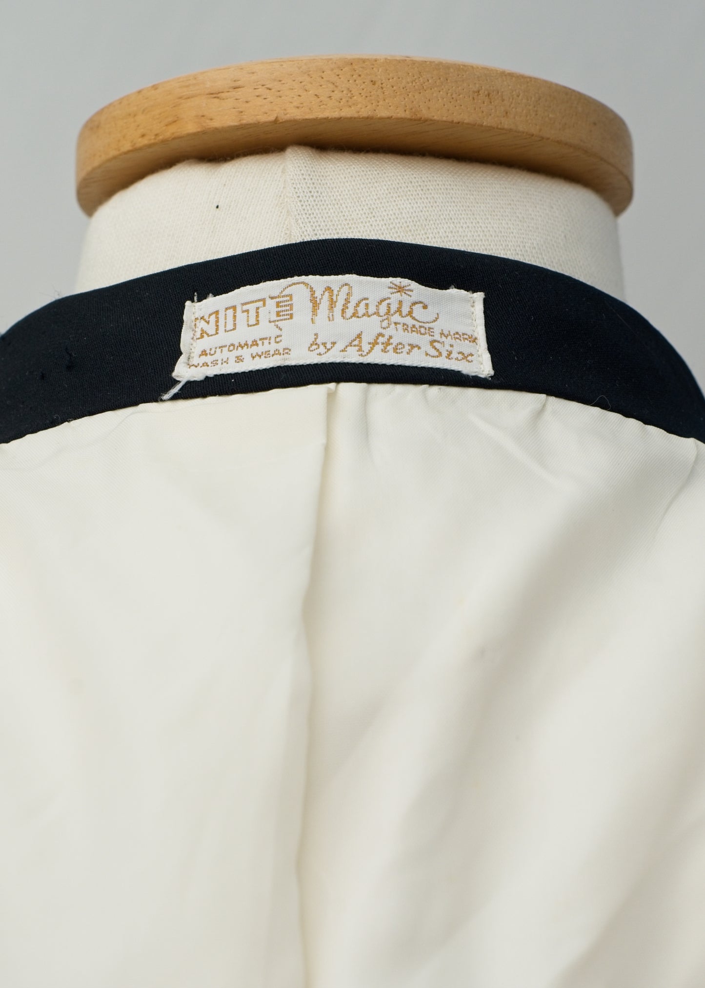 1970s Vintage White Tuxedo Dinner Jacket • Blue Lapels • After Six • 41S