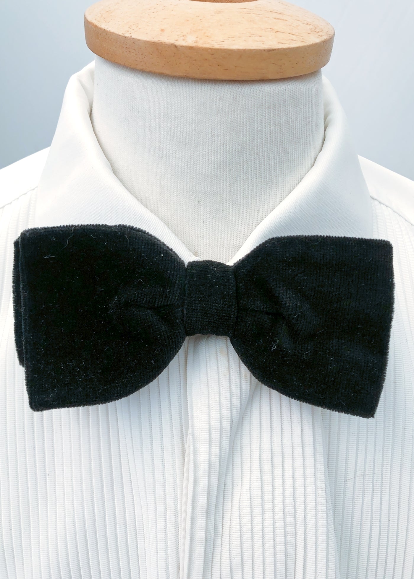 vintage 70s black velvet bow tie