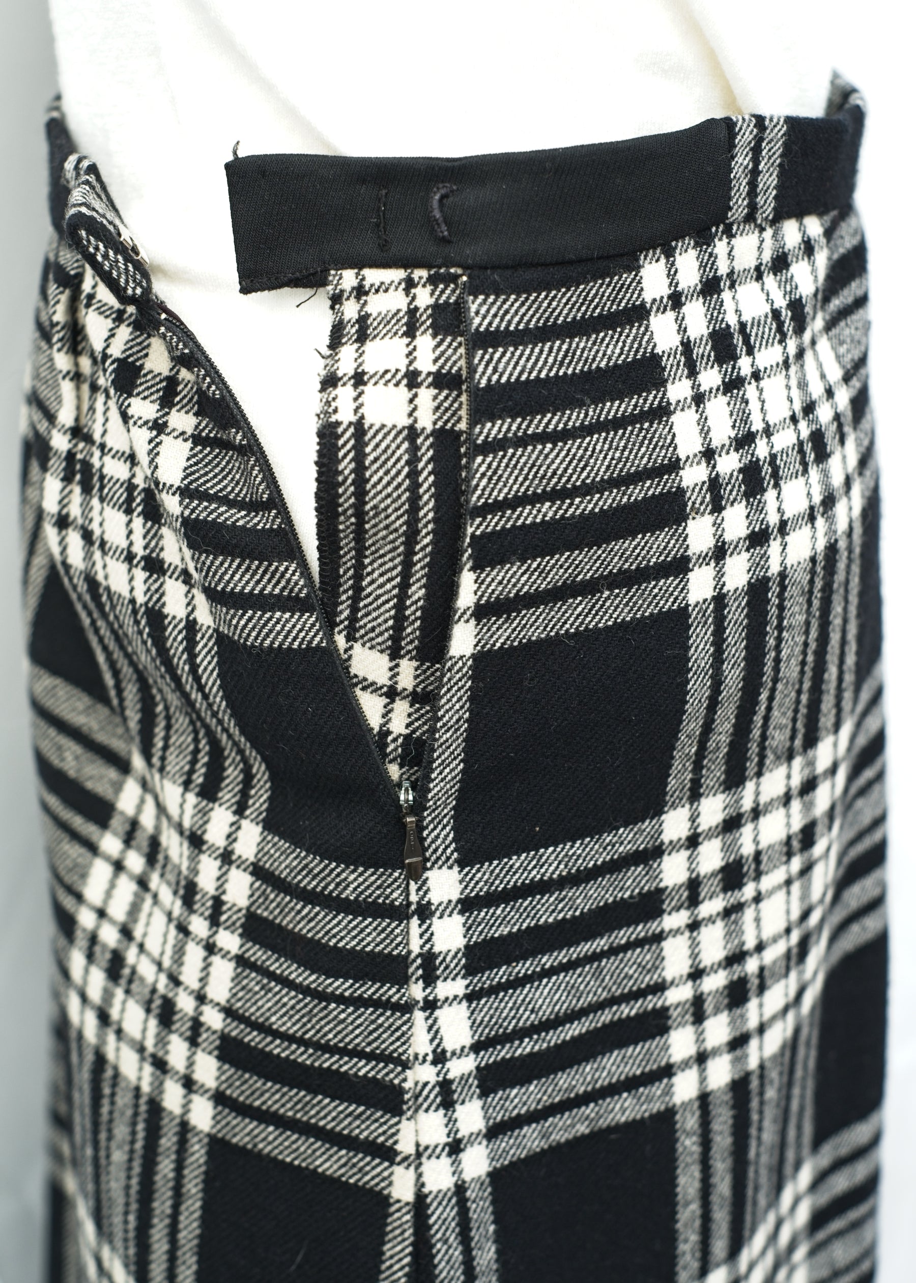 1970s Vintage Black Plaid Wool Maxi Skirt 30 32