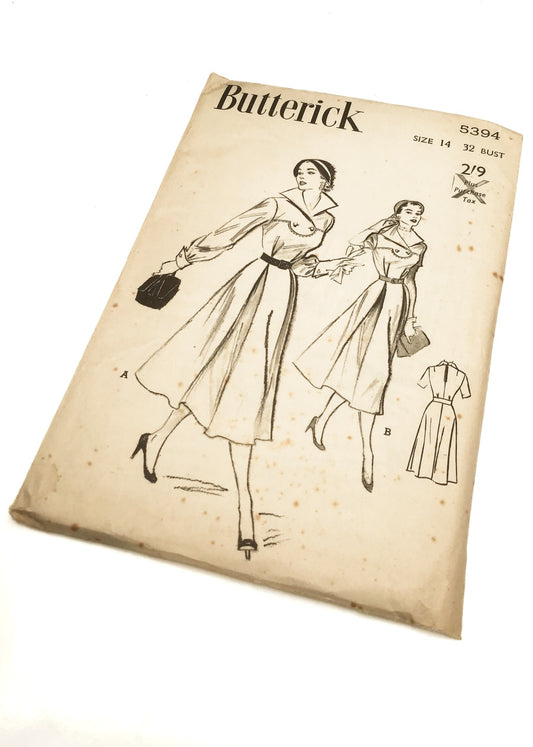 1940s Vintage Butterick #5394 Dressmaking Pattern • One Piece Dress Winged Collar 32"