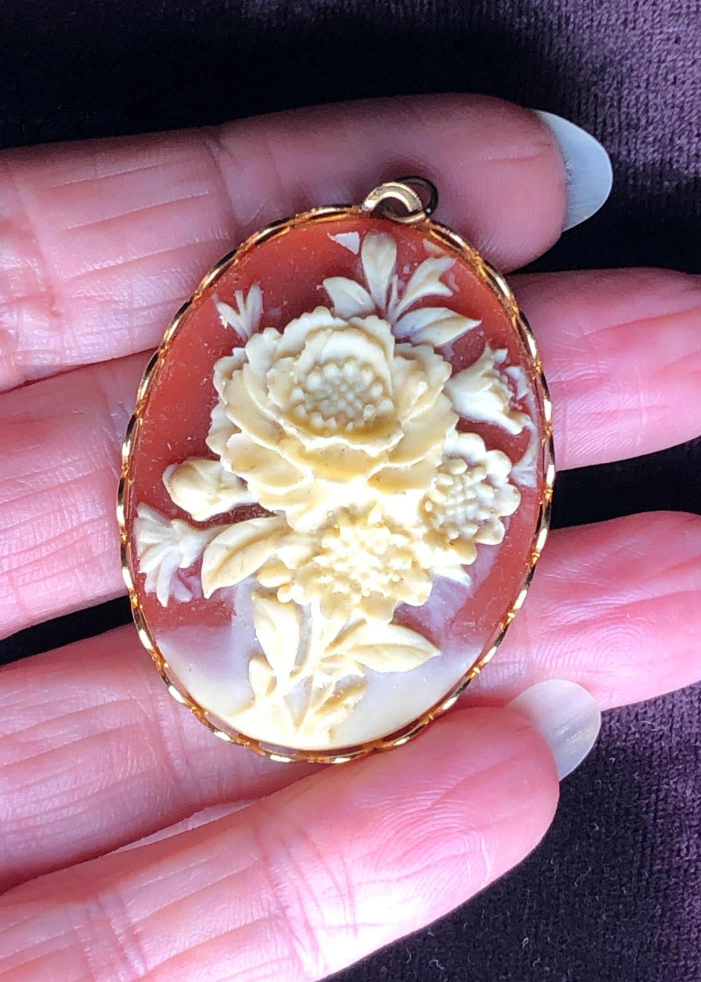 Vintage 70s Celluloid Cameo Pendant • Floral
