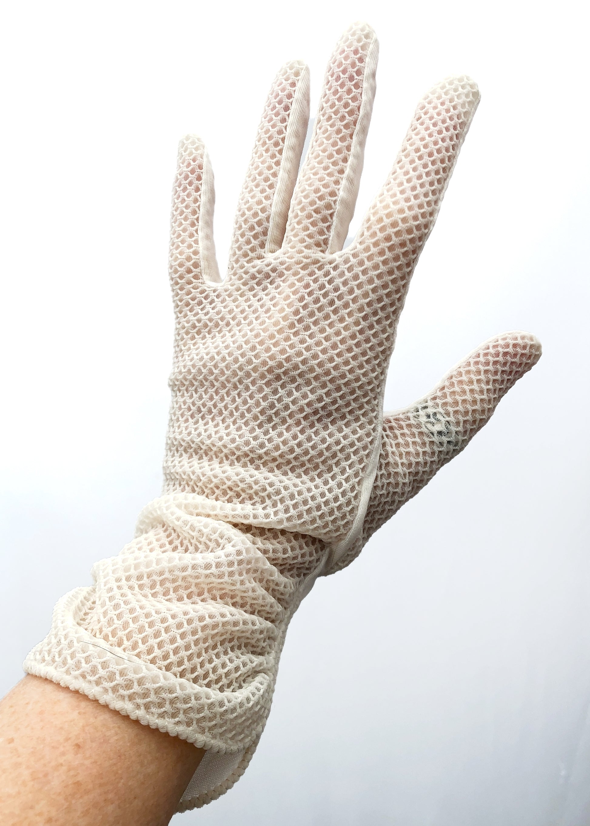 1960s Vintage Cream Lacey Net Bracelet Length Day Gloves • Church Gloves
