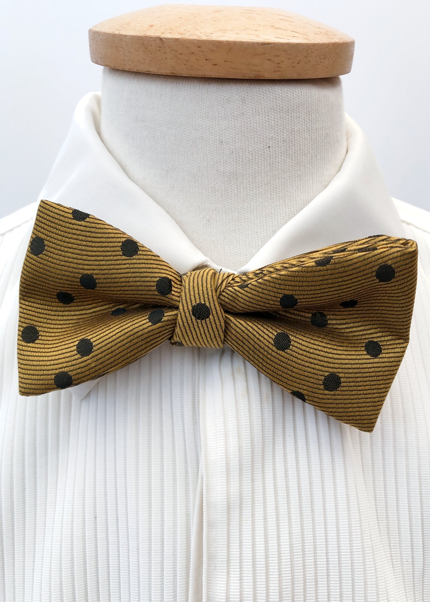 Preloved Frederick Theak Gold Polka Dot Bow Tie + Cummerbund Set