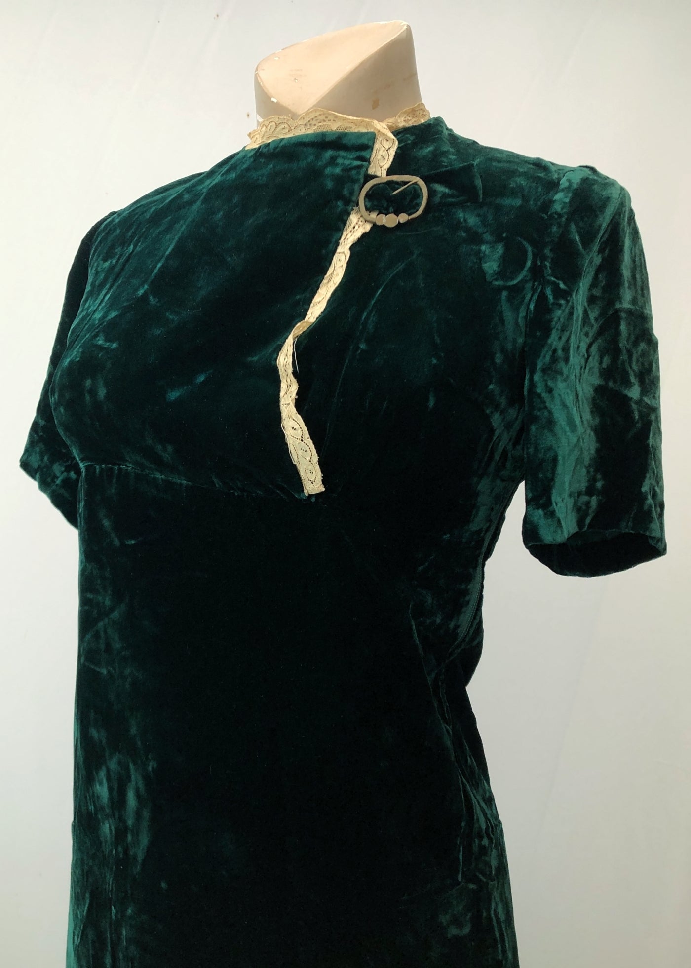 Vintage 60s Emerald Green Silk Velvet Mod Mini Dress • 8/10